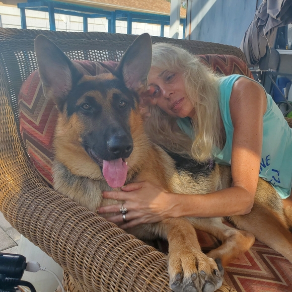 Meet your Posher, Laura - Picture 2 of 2